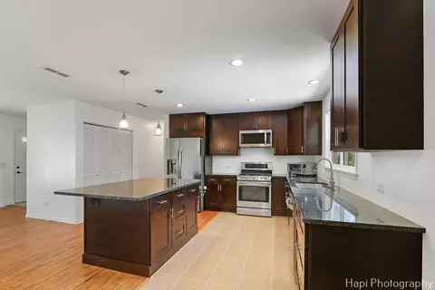 Kitchen - 305 Pokagon Dr, Algonquin, IL 60102 photo 3 of 3