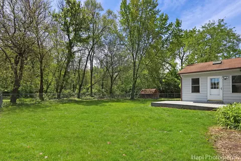 Exterior - 305 Pokagon Dr, Algonquin, IL 60102 photo 5 of 7