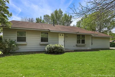 Exterior - 305 Pokagon Dr, Algonquin, IL 60102 photo 6 of 7