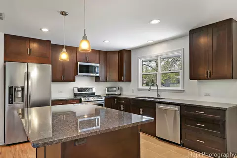 Kitchen - 305 Pokagon Dr, Algonquin, IL 60102 photo 1 of 3