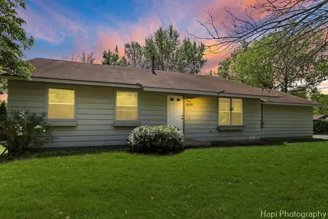 Exterior - 305 Pokagon Dr, Algonquin, IL 60102 photo 7 of 7