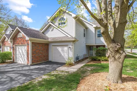 605 Cobblestone Ct #605, Elgin, IL 60120