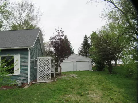 Exterior - 316 E Hancock St, Longview, IL 61852 photo 1 of 2
