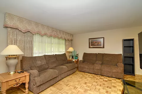 Living - 643 N Willow Rd, Elmhurst, IL 60126 photo 2 of 2