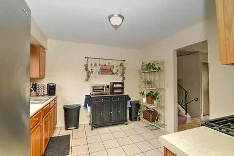 Kitchen - 643 N Willow Rd, Elmhurst, IL 60126 photo 1 of 3