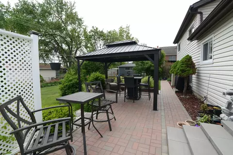 Exterior - 643 N Willow Rd, Elmhurst, IL 60126 photo 6 of 7