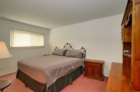 Bedroom - 643 N Willow Rd, Elmhurst, IL 60126 photo 3 of 5