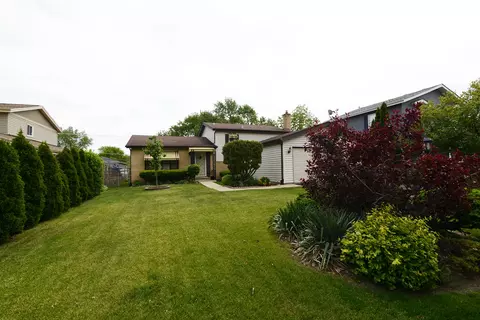 Exterior - 643 N Willow Rd, Elmhurst, IL 60126 photo 3 of 7