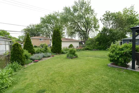 Exterior - 643 N Willow Rd, Elmhurst, IL 60126 photo 7 of 7