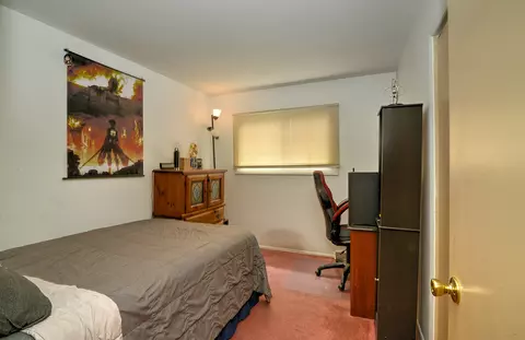 Bedroom - 643 N Willow Rd, Elmhurst, IL 60126 photo 5 of 5