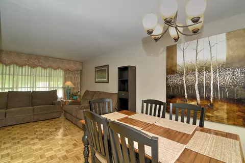 Dining - 643 N Willow Rd, Elmhurst, IL 60126 photo 3 of 3