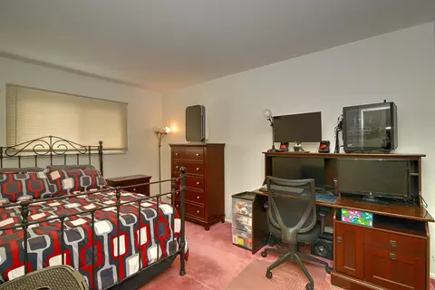 Bedroom - 643 N Willow Rd, Elmhurst, IL 60126 photo 1 of 5