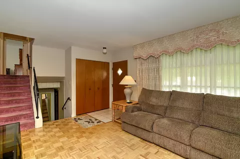 Entry Way - 643 N Willow Rd, Elmhurst, IL 60126 photo 1 of 1