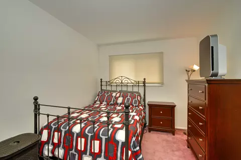 Bedroom - 643 N Willow Rd, Elmhurst, IL 60126 photo 2 of 5