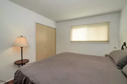 Bedroom - 643 N Willow Rd, Elmhurst, IL 60126 photo 4 of 5