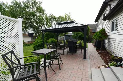 Exterior - 643 N Willow Rd, Elmhurst, IL 60126 photo 5 of 7