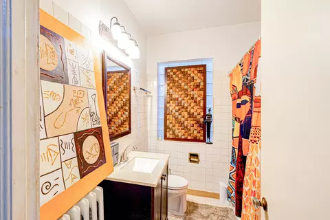 Bath - 8240 S Champlain Ave, Chicago, IL 60619 photo 1 of 5