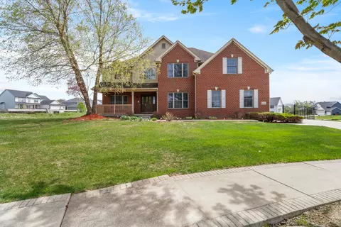 6689 Hawthorne Ct, Crown Point, IN 46307