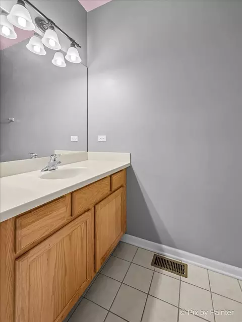 Bath - 179 S Grove Ave, Elgin, IL 60120 photo 3 of 4