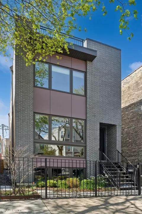 2136 N Point St, Chicago, IL 60647