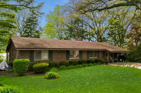 257 Banbury Rd, Mundelein, IL 60060