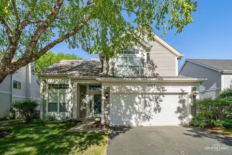 1207 Pennsbury Ln, Aurora, IL 60502