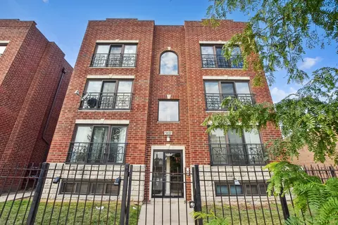 5652 W 63rd St #3E, Chicago, IL 60638