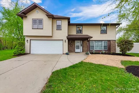8015 S Carrolton Ct, Hanover Park, IL 60133