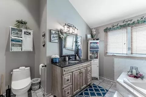 Bath - 15412 Hamlin Ave, Markham, IL 60428 photo 4 of 5