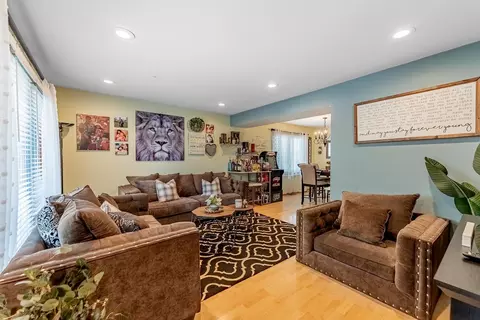 Living - 15412 Hamlin Ave, Markham, IL 60428 photo 1 of 2