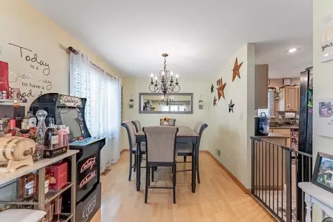 Dining - 15412 Hamlin Ave, Markham, IL 60428 photo 2 of 2