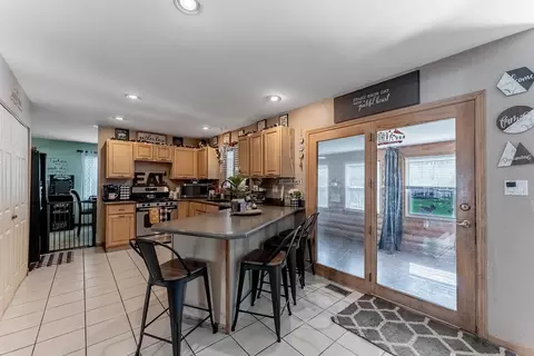 Kitchen - 15412 Hamlin Ave, Markham, IL 60428 photo 1 of 3