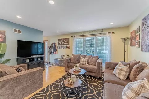 Living - 15412 Hamlin Ave, Markham, IL 60428 photo 2 of 2