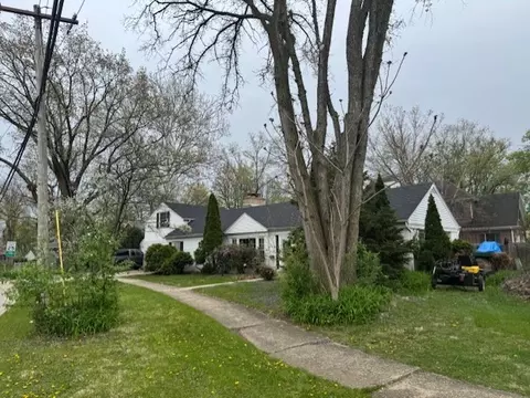 Exterior - 1010 E Illinois St, Wheaton, IL 60187 photo 3 of 6