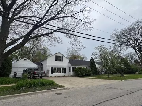 Exterior - 1010 E Illinois St, Wheaton, IL 60187 photo 2 of 6