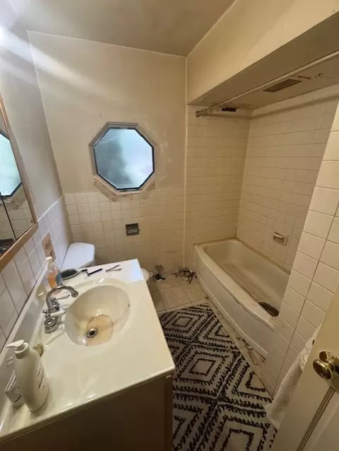 Bath - 1010 E Illinois St, Wheaton, IL 60187 photo 1 of 1