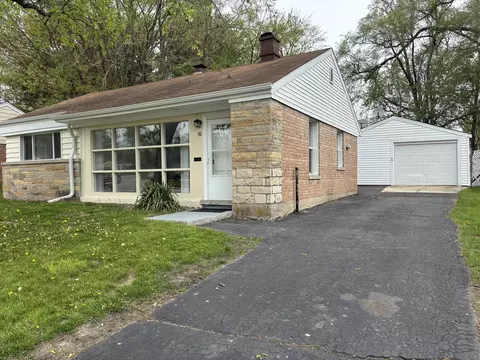 30 Apple Ln, Park Forest, IL 60466