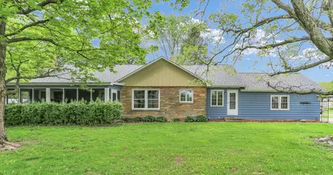 710 N Sycamore St, Villa Grove, IL 61956