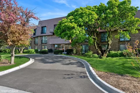 4000 Dundee Rd #202C, Northbrook, IL 60062