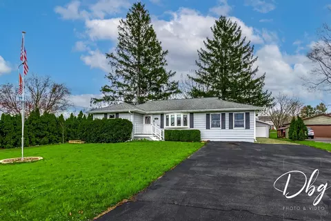 395 Magnolia Ave, Gurnee, IL 60031