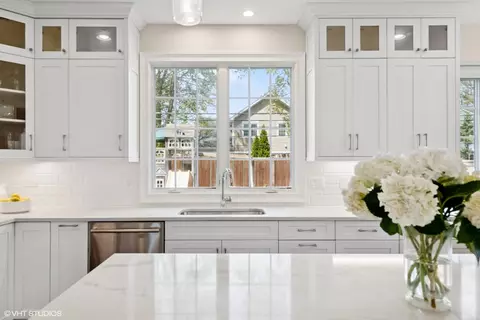 Kitchen - 1958 Central Rd, Glenview, IL 60025 photo 4 of 6