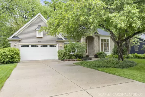 645 Rosewood Dr, West Chicago, IL 60185