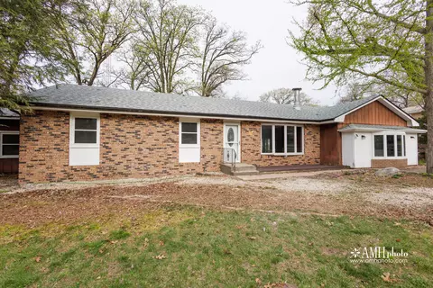 2214 N Bur Oak Ct, Bonfield, IL 60913