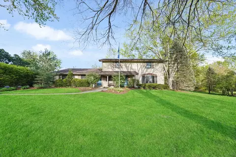 227 Abbott Pl, Tower Lakes, IL 60010