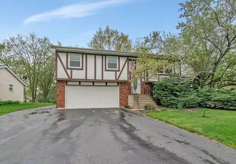 108 Augusta Rd, Oswego, IL 60543