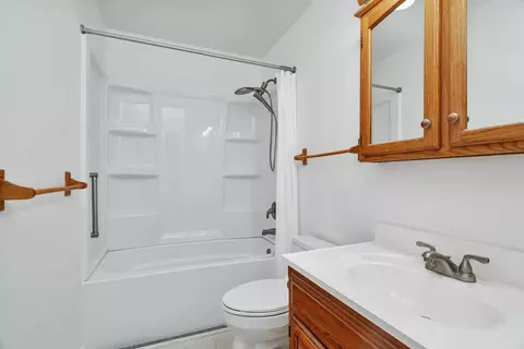 Bath - 108 Augusta Rd, Oswego, IL 60543 photo 1 of 2