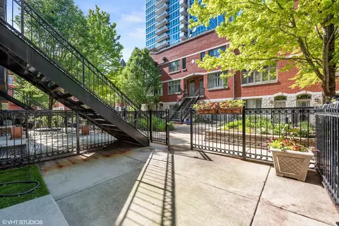 321 E 17th St, Chicago, IL 60616 photo 1