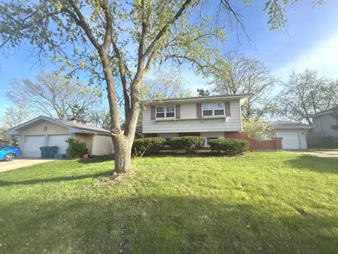 21 W741 Huntington Rd, Glen Ellyn, IL 60137