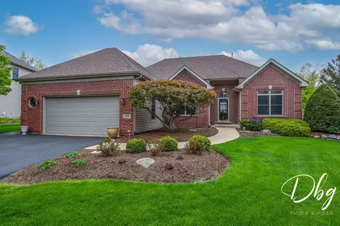 786 Woodland Dr, Antioch, IL 60002