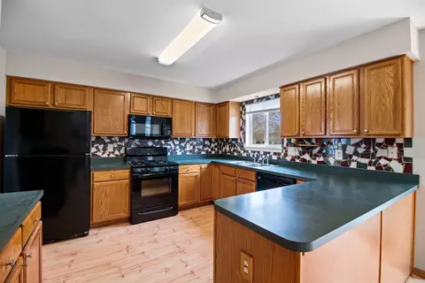 Kitchen - 14042 S Largo Ct, Plainfield, IL 60544 photo 2 of 4